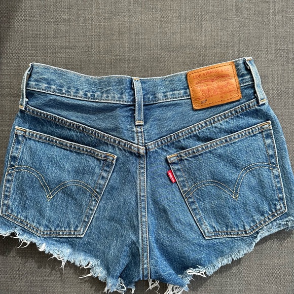LEVIS 501 ORIGINAL FIT HIGH RISE WOMEN'S SHORTS [24] - Picture 4 of 5